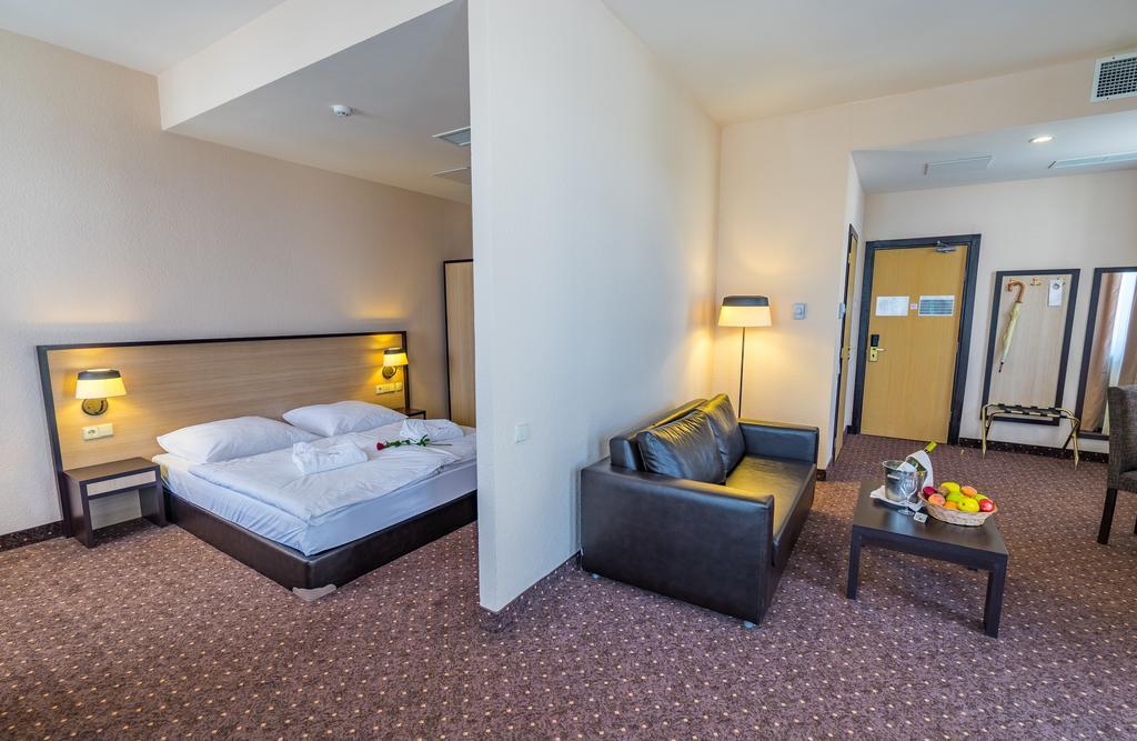 Hotel Lomsia อาคัลท์ชิกเค ภายนอก รูปภาพ