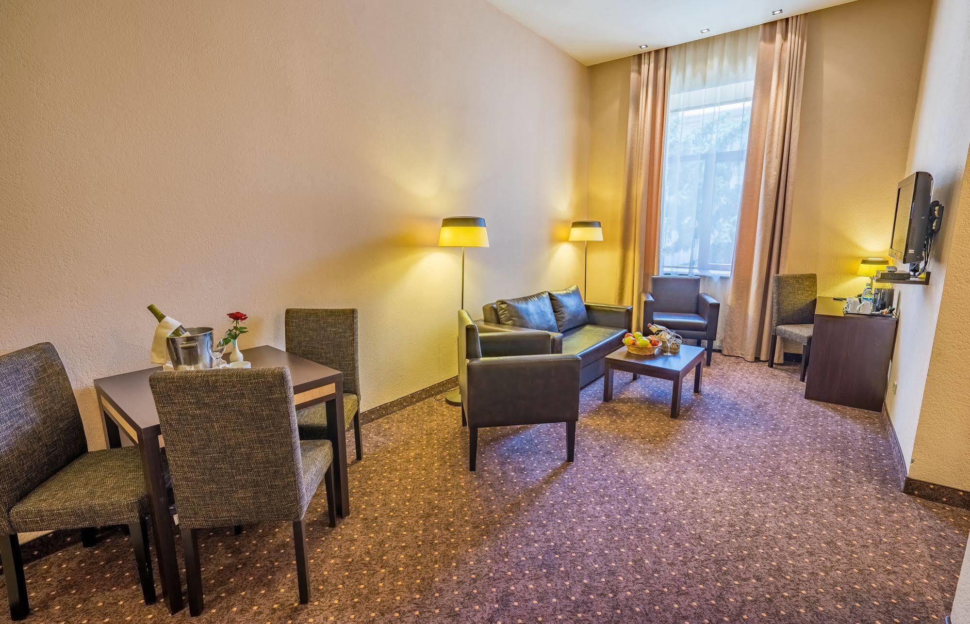 Hotel Lomsia อาคัลท์ชิกเค ภายนอก รูปภาพ
